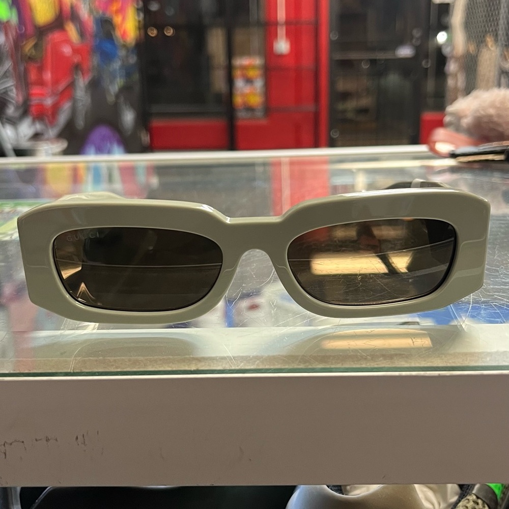 Grey Gucci Rectangular Sunglasses - Picture 1 of 7